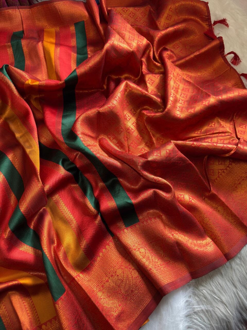 Maroon Soft Banarasi Grand Rich Pallu with Brocade Blouse Banarasi Saree Shopin Di Apparels 